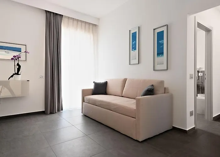 Nautilus Design Bed and Breakfast 4*