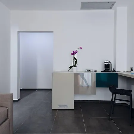 Nautilus Design Bed & Breakfast 4*