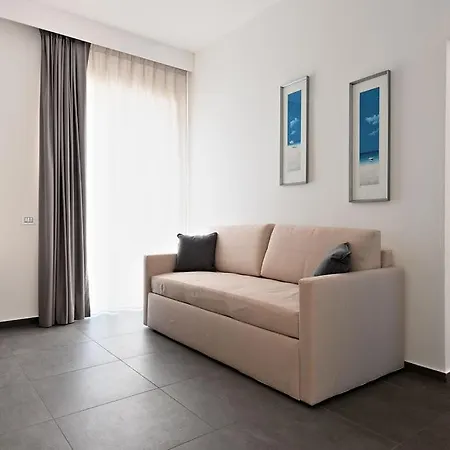 Nautilus Design Nocleg ze śniadaniem 4*