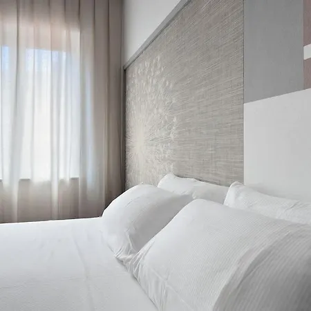 Nocleg ze śniadaniem Nautilus Design Follonica