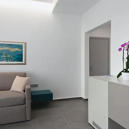 Nocleg ze śniadaniem Nautilus Design 4*